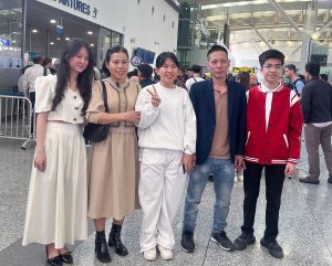 Tiễn học sinh tham gia chương trình du học nghề tại Đức tại sân bay